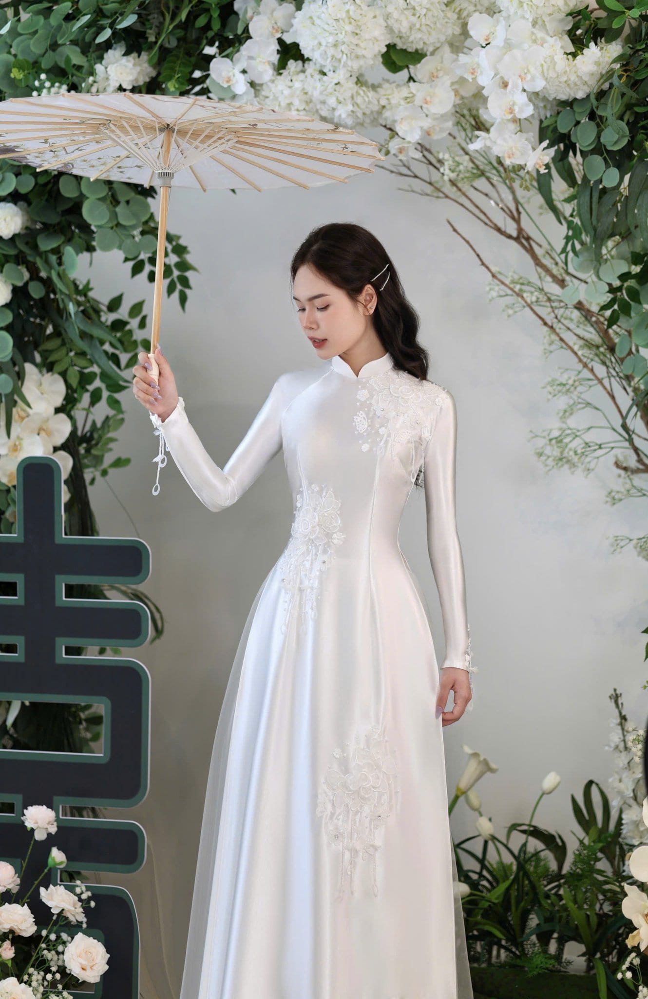 Cặp đôi rạng rỡ trong buổi chụp ảnh cưới ngoại cảnh tại đồi chè Thanh Chương Nghệ An do Khói Studio thực hiện.