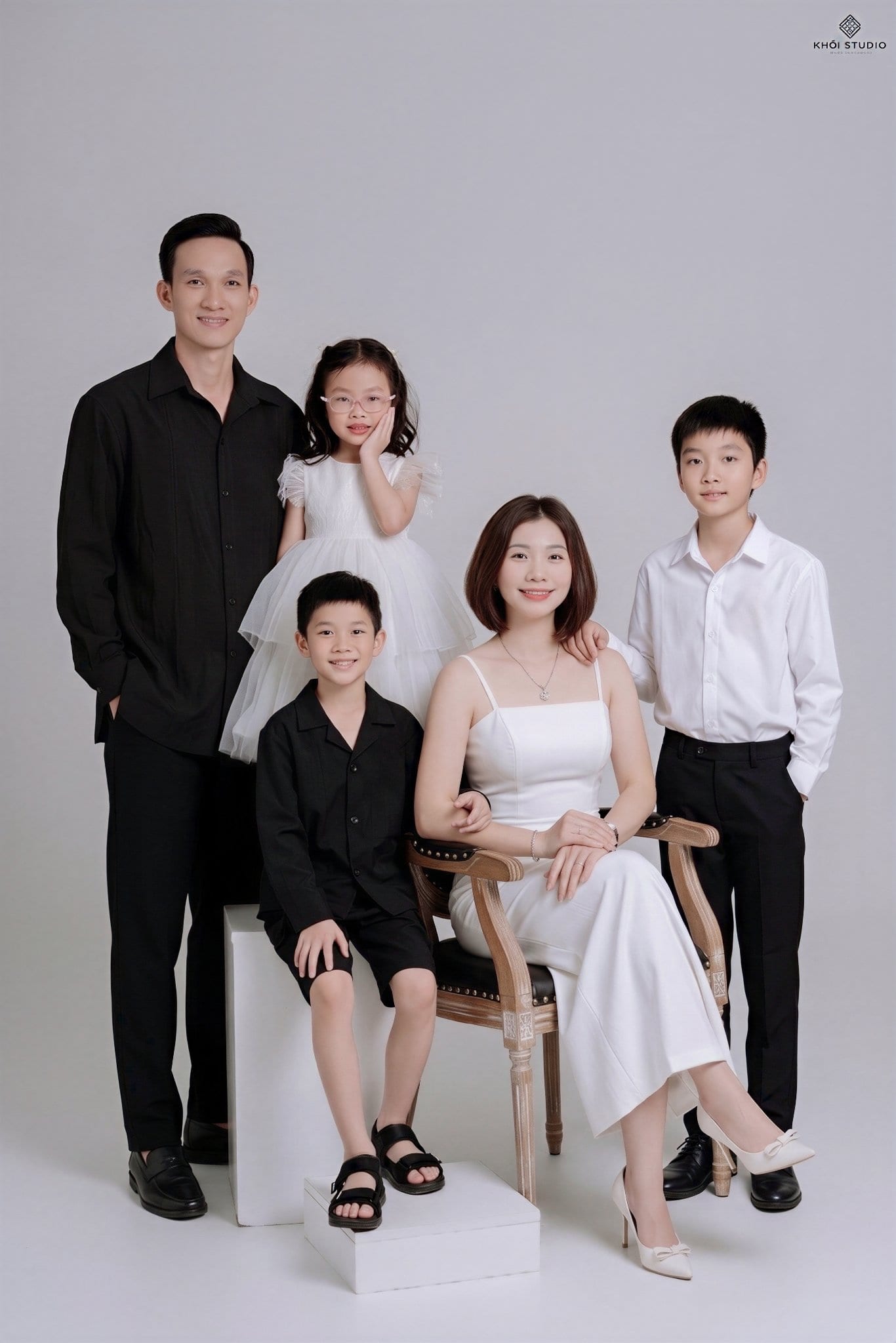 Cặp đôi sao Việt hạnh phúc trong ngày trọng đại và câu chuyện ra mắt gia đình ấm cúng.