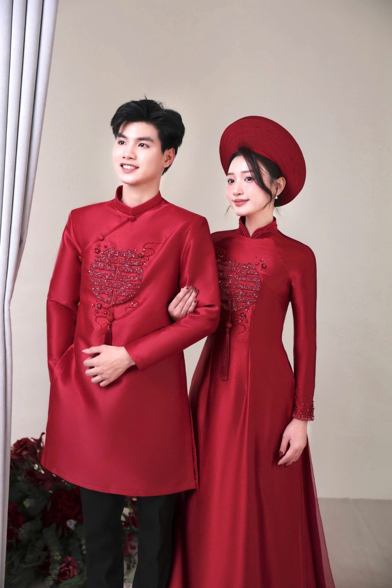 Cặp đôi trẻ diện trang phục lịch sự và tinh tế trong album ảnh cưới thực hiện tại Nghệ An