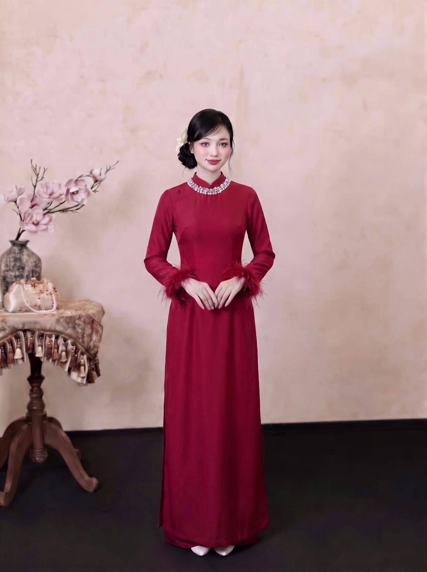 Cặp đôi nắm tay nhau cười rạng rỡ trong buổi chụp ảnh cưới ngoài trời tại Nghệ An