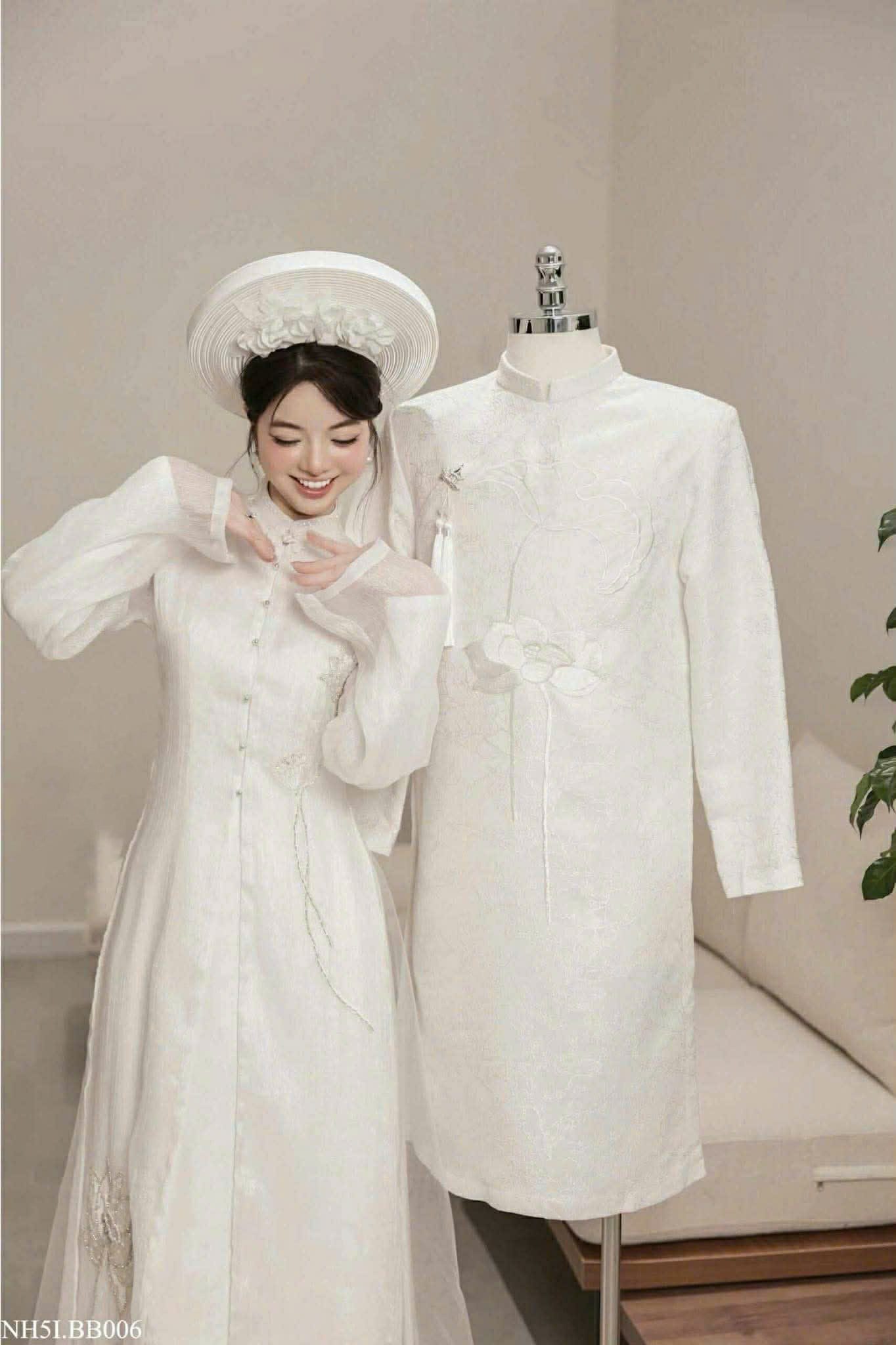 Cặp đôi dâu rể Nghệ An mặc áo dài truyền thống trong lễ ăn hỏi chụp bởi Khói Studio TP Vinh