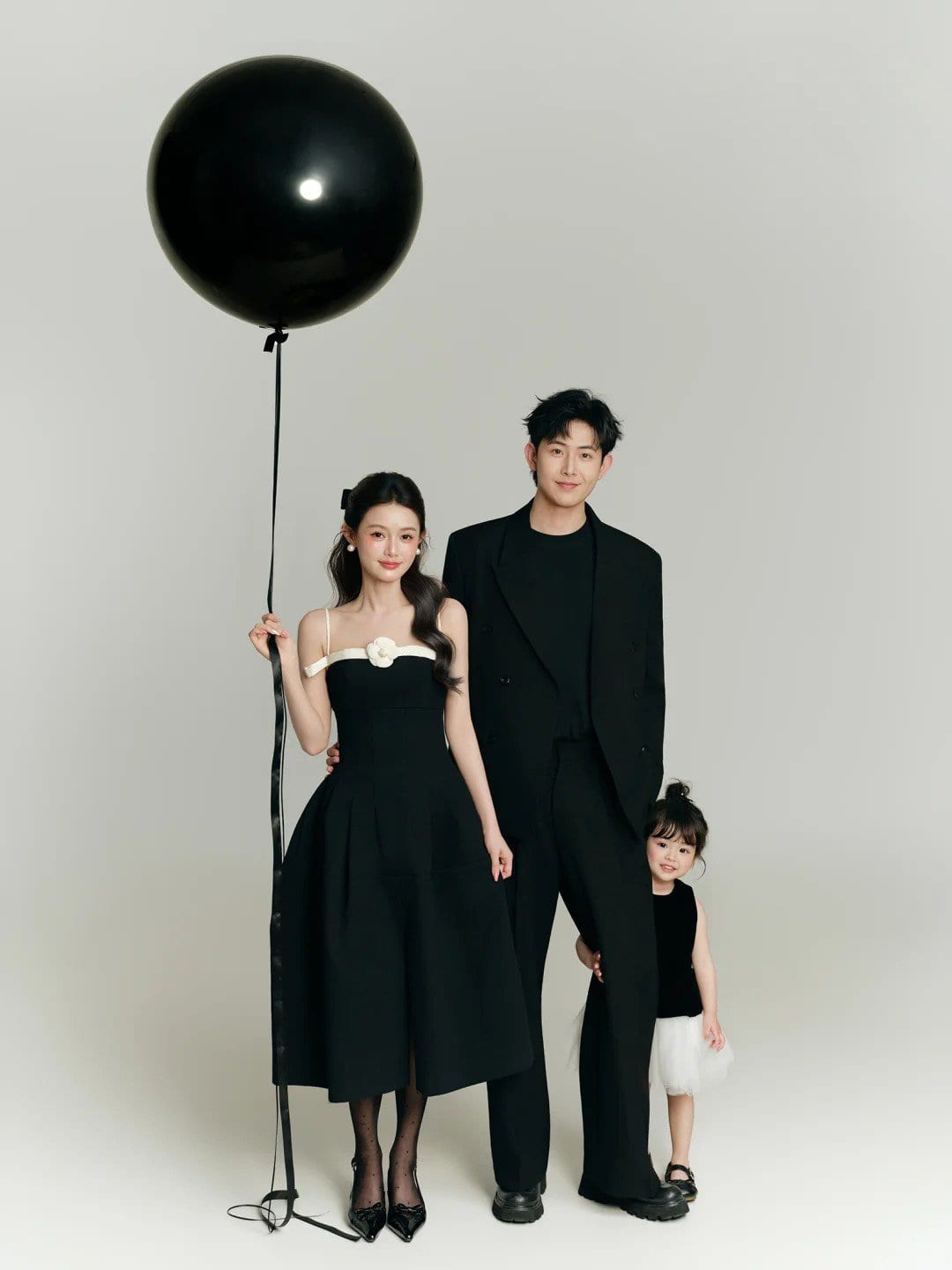 Cặp đôi dâu rể tươi cười rạng rỡ trong ngày cưới với phong cách chụp phóng sự cưới tự nhiên tại TP Vinh