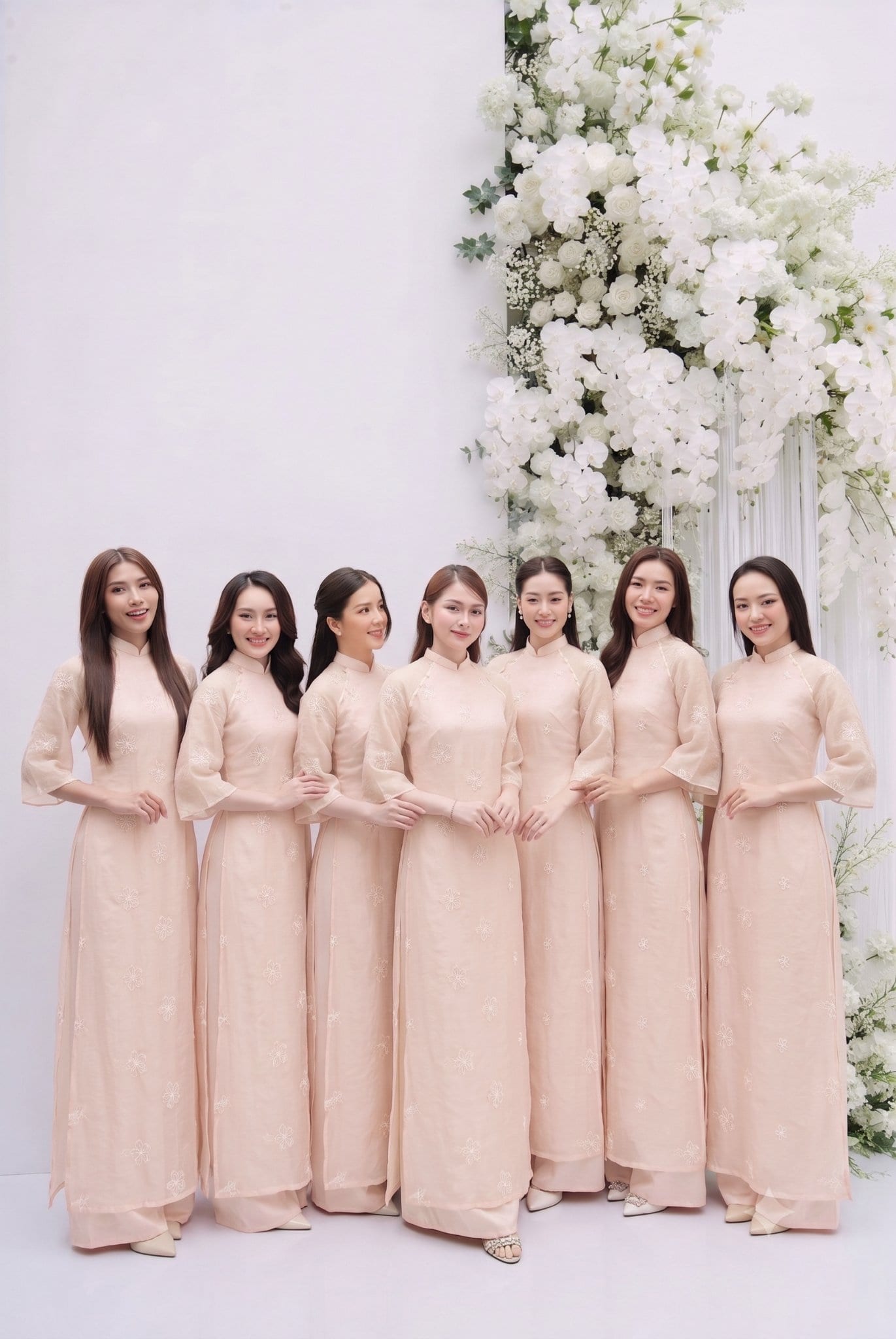 Khoảnh khắc hạnh phúc trong buổi chụp ảnh cưới cho cặp đôi lớn tuổi tại Khói Studio TP Vinh